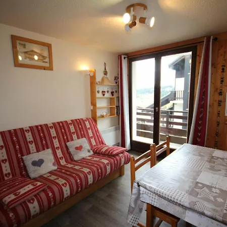 Apartment 4 Pers, Balcon, Au Coeur Des Saisies, A 250m Des Pistes - Fr-1-293-165
